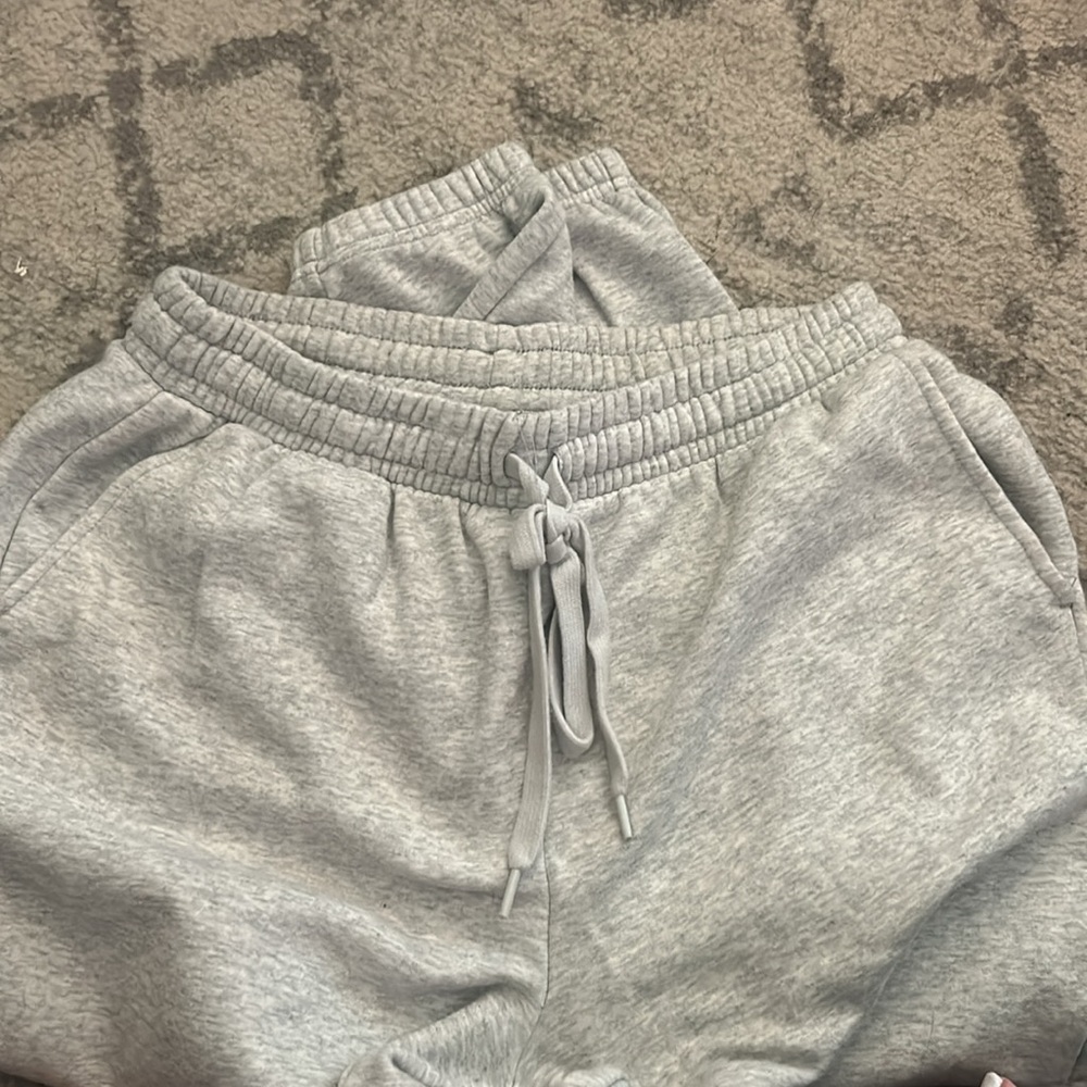 Fabletics joggers - Picture 2 of 3